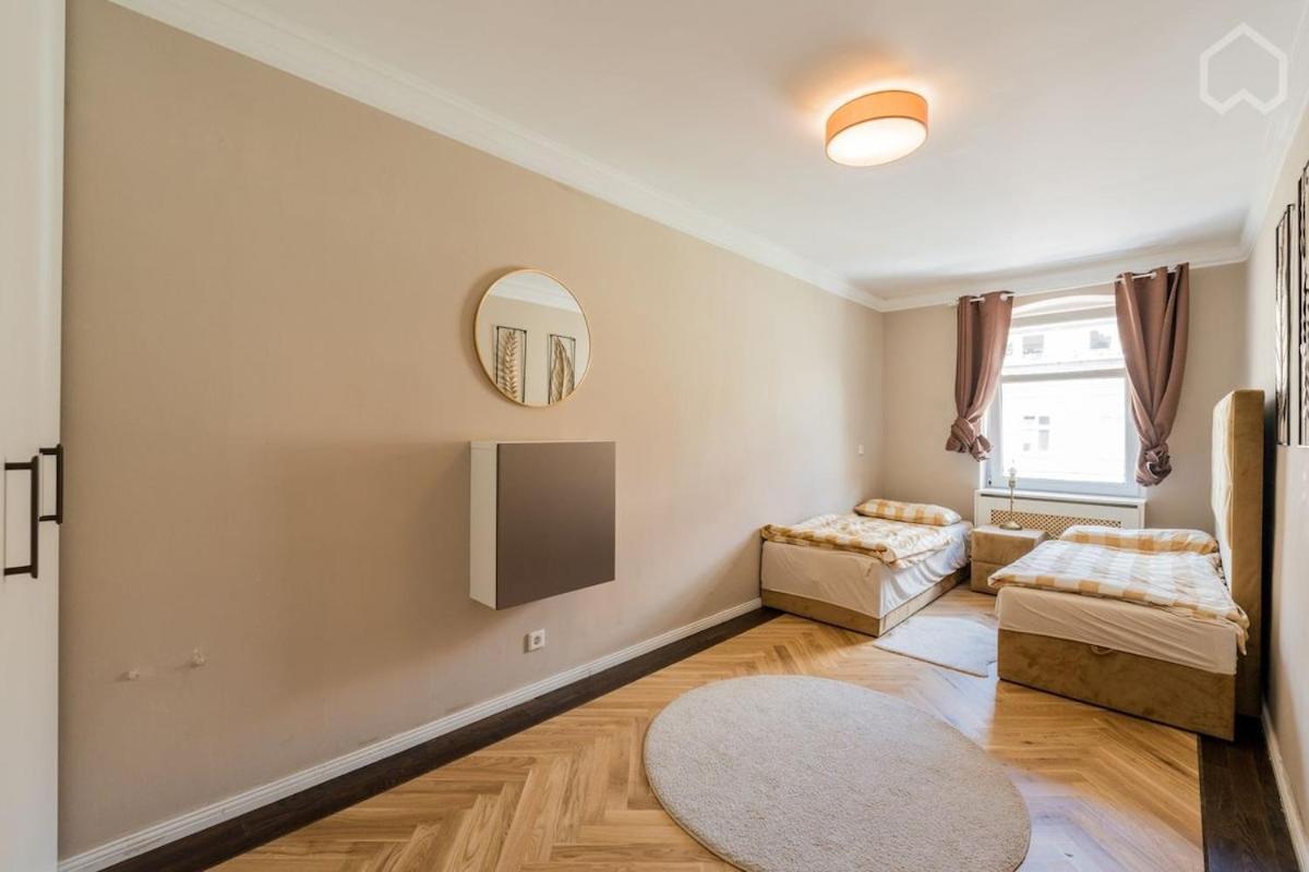 Moderne Fuer Junggebliebene In Kreuzberg-3l * Berlin